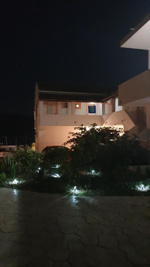 آغيوس غيوريوس باغون House Anastasia المظهر الخارجي الصورة